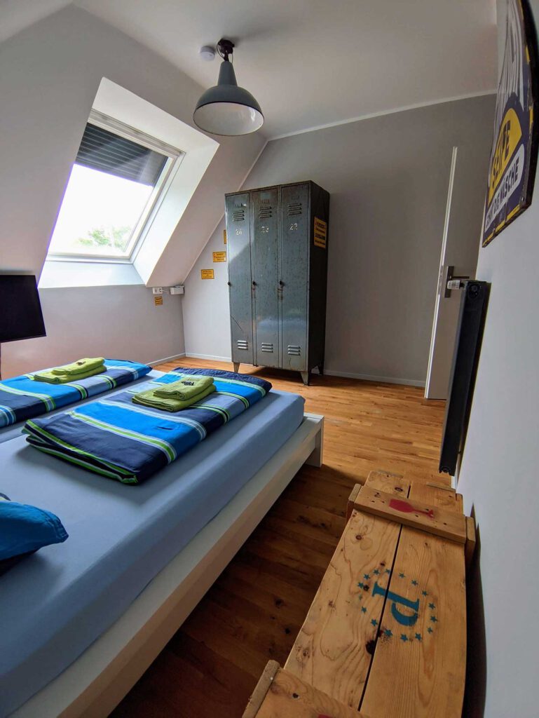 Schlafzimmer 2 im industrial Stil.