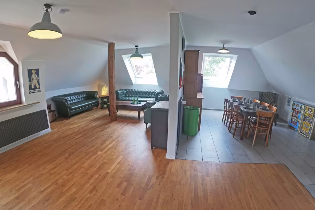 Wohnraum und Essbereich
